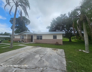 2572 Seneca Avenue - Photo Thumbnail 17