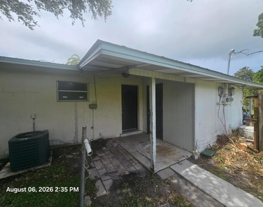 2572 Seneca Avenue - Photo Thumbnail 11