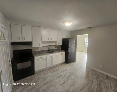 2572 Seneca Avenue - Photo Thumbnail 1