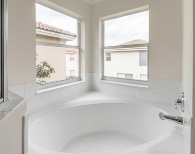 4147 Meade Way - Photo Thumbnail 3