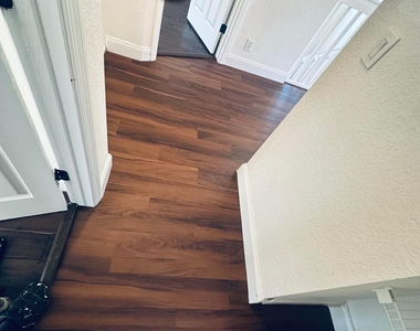 4147 Meade Way - Photo Thumbnail 16
