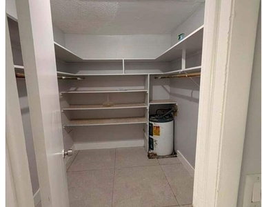 824 N G Street - Photo Thumbnail 4
