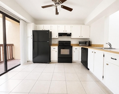 206 Lakeview Drive E - Photo Thumbnail 5
