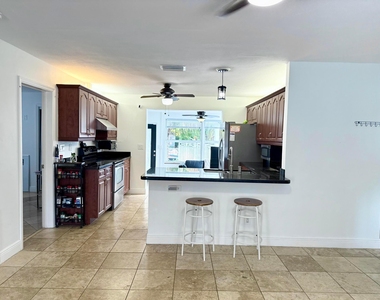 4540 Sw 28th Terrace - Photo Thumbnail 8
