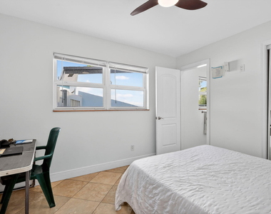 4540 Sw 28th Terrace - Photo Thumbnail 16