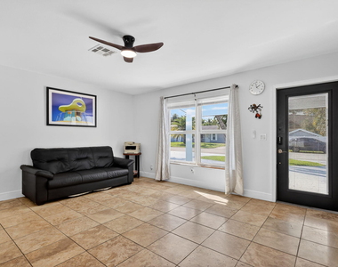 4540 Sw 28th Terrace - Photo Thumbnail 7