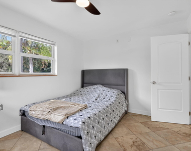 4540 Sw 28th Terrace - Photo Thumbnail 20