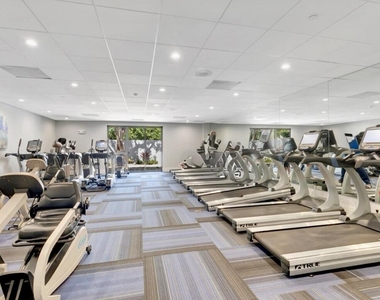 7270 Ashford Place - Photo Thumbnail 32