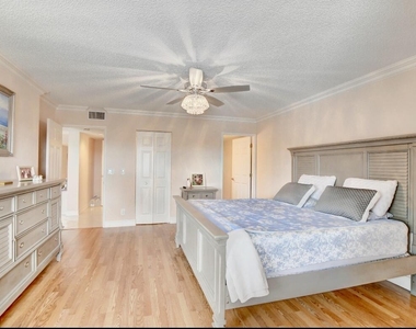 7270 Ashford Place - Photo Thumbnail 12