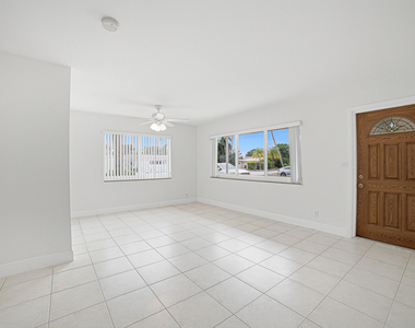 1649 Se 4th Street - Photo Thumbnail 4