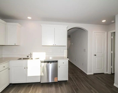 2001 Malus Way - Photo Thumbnail 3