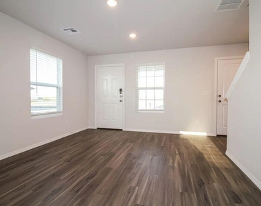 2001 Malus Way - Photo Thumbnail 11