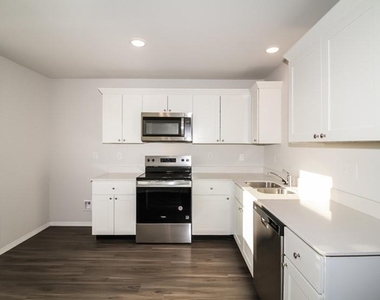 2001 Malus Way - Photo Thumbnail 4