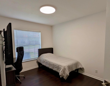 9549 Aegean Drive - Photo Thumbnail 19