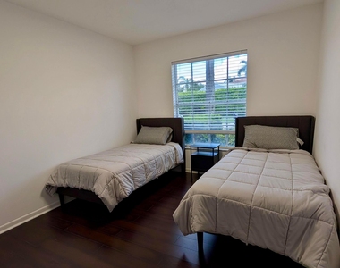9549 Aegean Drive - Photo Thumbnail 17