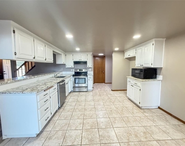 213 Woodbridge Circle - Photo Thumbnail 21