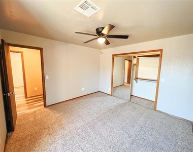 213 Woodbridge Circle - Photo Thumbnail 19