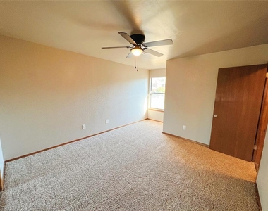 213 Woodbridge Circle - Photo Thumbnail 18