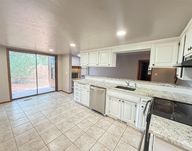 213 Woodbridge Circle - Photo Thumbnail 24