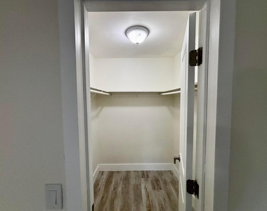 11003 Ridge Avenue - Photo Thumbnail 12