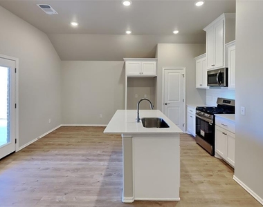 9117 Nw 127th Street - Photo Thumbnail 2