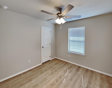 9117 Nw 127th Street - Photo Thumbnail 9
