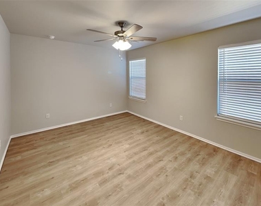 9117 Nw 127th Street - Photo Thumbnail 5