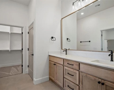 7913 Nw 163rd Street - Photo Thumbnail 13