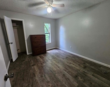 906 Nw A Street - Photo Thumbnail 5