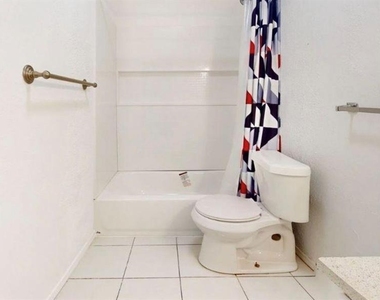 603 W Seminole Drive - Photo Thumbnail 1