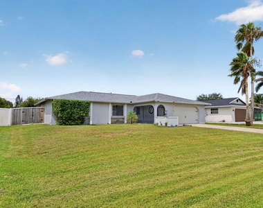 825 Se Starflower Avenue - Photo Thumbnail 1