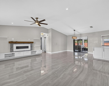 825 Se Starflower Avenue - Photo Thumbnail 4