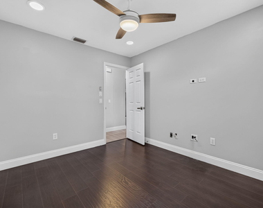 825 Se Starflower Avenue - Photo Thumbnail 27