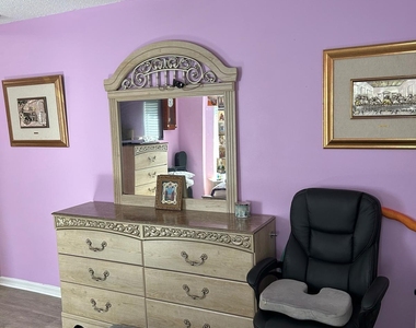 102 Sw Glenwood Drive - Photo Thumbnail 1