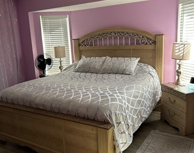 102 Sw Glenwood Drive - Photo Thumbnail 2