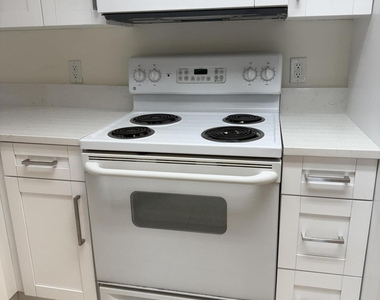 3020 Alcazar Place - Photo Thumbnail 4
