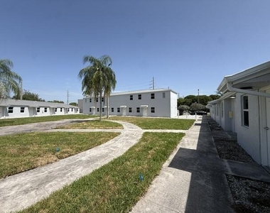 4393 Windsor Avenue - Photo Thumbnail 27