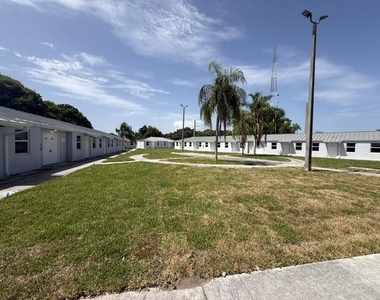 4393 Windsor Avenue - Photo Thumbnail 25
