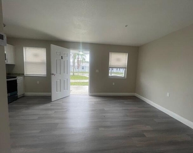 4393 Windsor Avenue - Photo Thumbnail 14