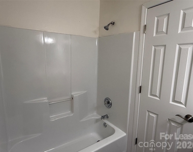 404 Kingville Drive - Photo Thumbnail 17