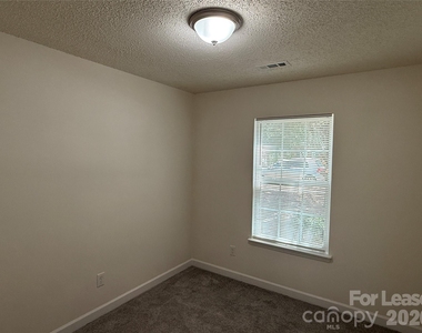 404 Kingville Drive - Photo Thumbnail 7