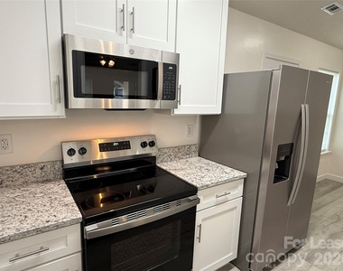 404 Kingville Drive - Photo Thumbnail 6