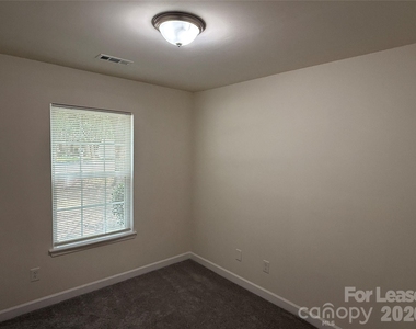 404 Kingville Drive - Photo Thumbnail 12
