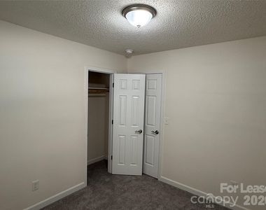 404 Kingville Drive - Photo Thumbnail 8
