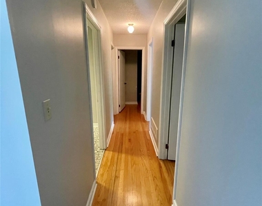 402 L Street E - Photo Thumbnail 7