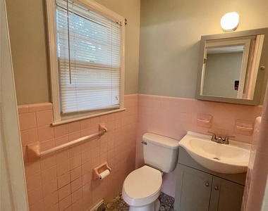 402 L Street E - Photo Thumbnail 12