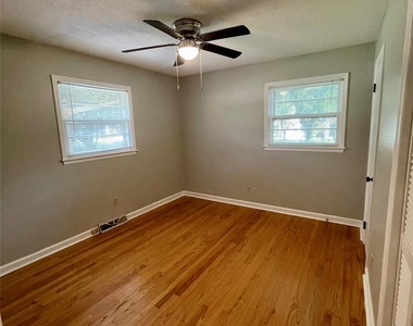 402 L Street E - Photo Thumbnail 8