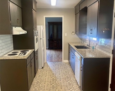 402 L Street E - Photo Thumbnail 3