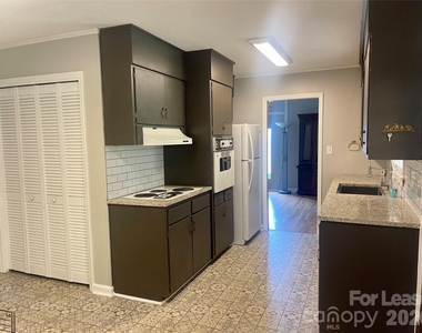 402 L Street E - Photo Thumbnail 5