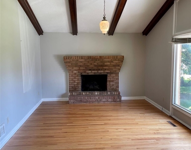 402 L Street E - Photo Thumbnail 2